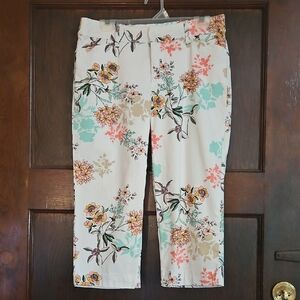 St. John's Bay Pastel Floral Print Capri - Size 8